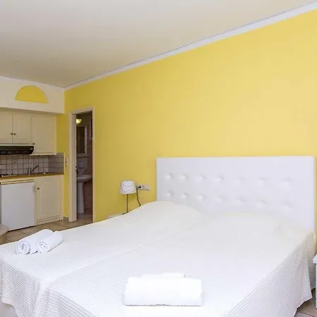 Apartahotel Pyrgos 3*