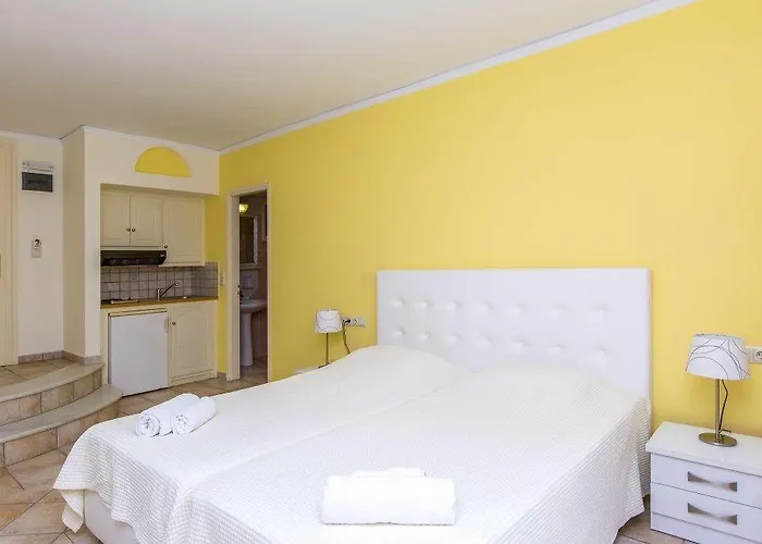 Апарт-отель Pyrgos 3*