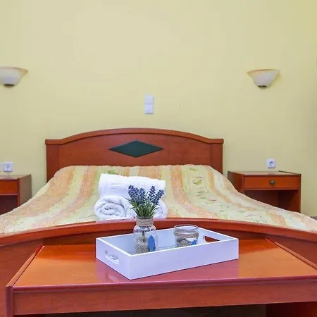 アパートホテル Pyrgos 3*